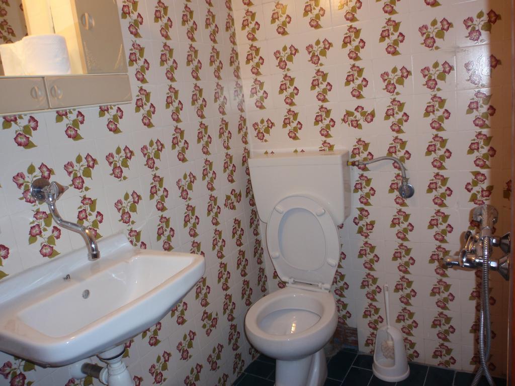 Meraklis Rooms Kariotes エクステリア 写真