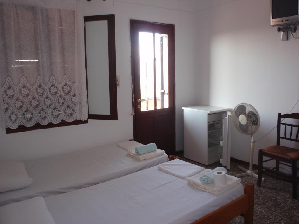 Meraklis Rooms Kariotes エクステリア 写真